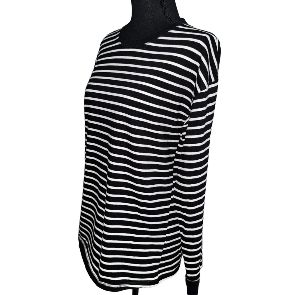 Zara NWOT Women’s Striped Long Sleeve Sweater in Black And White-Size Medium - Picture 4 of 9